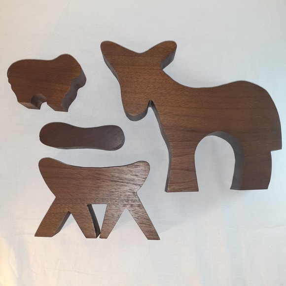 Wooden Nativity Scene Set - Picture 4 of 12